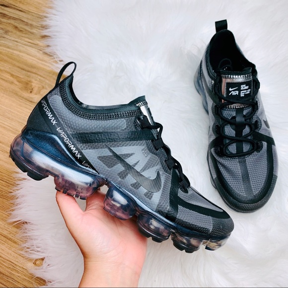triple black vapormax 2019